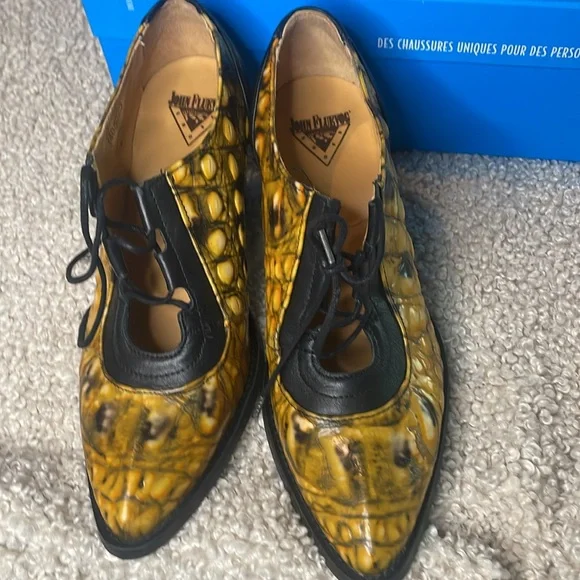 Room 112 John Fluevog - Picture 2 of 3